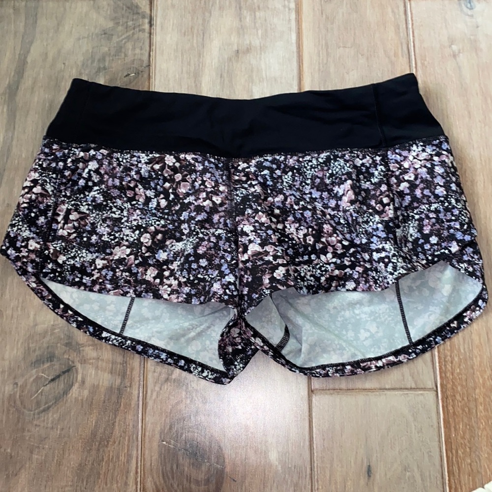 Lululemon Hotty Hot Short 2.5